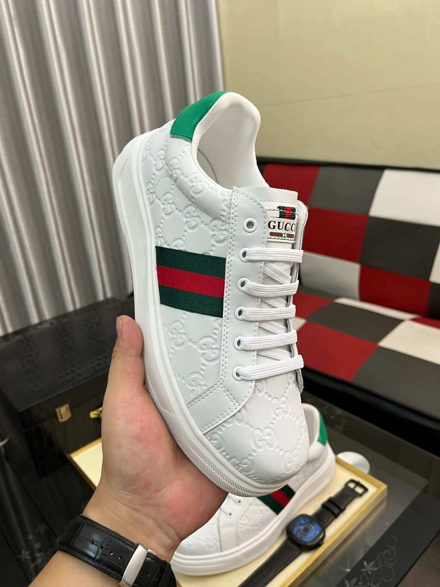 Men's shoes 💰420⌚️⌚️ [Gucci·Gucci] Original quality. ~ Unique modern style sneakers. 🏃A must-have casual shoe for trendy men😍😍 Original brand imported from Italy, imported original leather, sheep lining (refuses to discolor and grind feet) Sole: Original sole provided by the original factory, French lazy style design ⚠️Fit to the feet, original quality, super comfortable original sole. Code number: 38-442️⃣Colors available